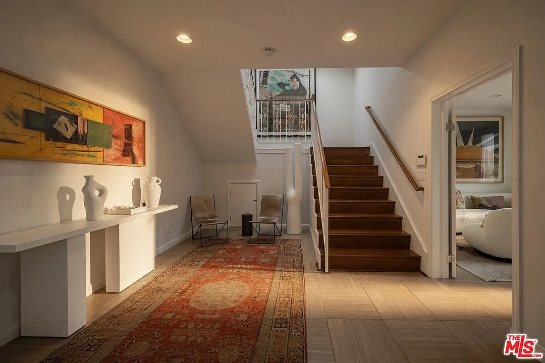 6 bed, 4.0 bath, 3936 sqft, $10,750 — Photo 4
