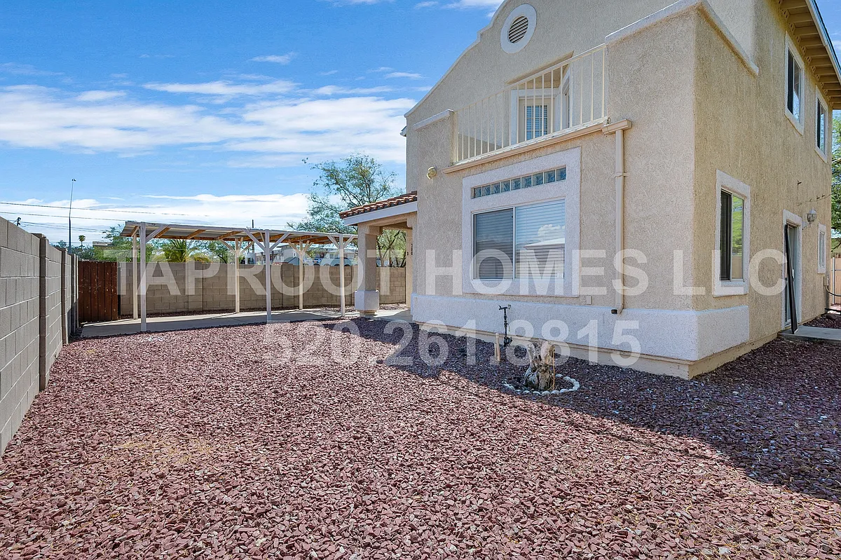 Building Photo - 730 E Lester St #2
