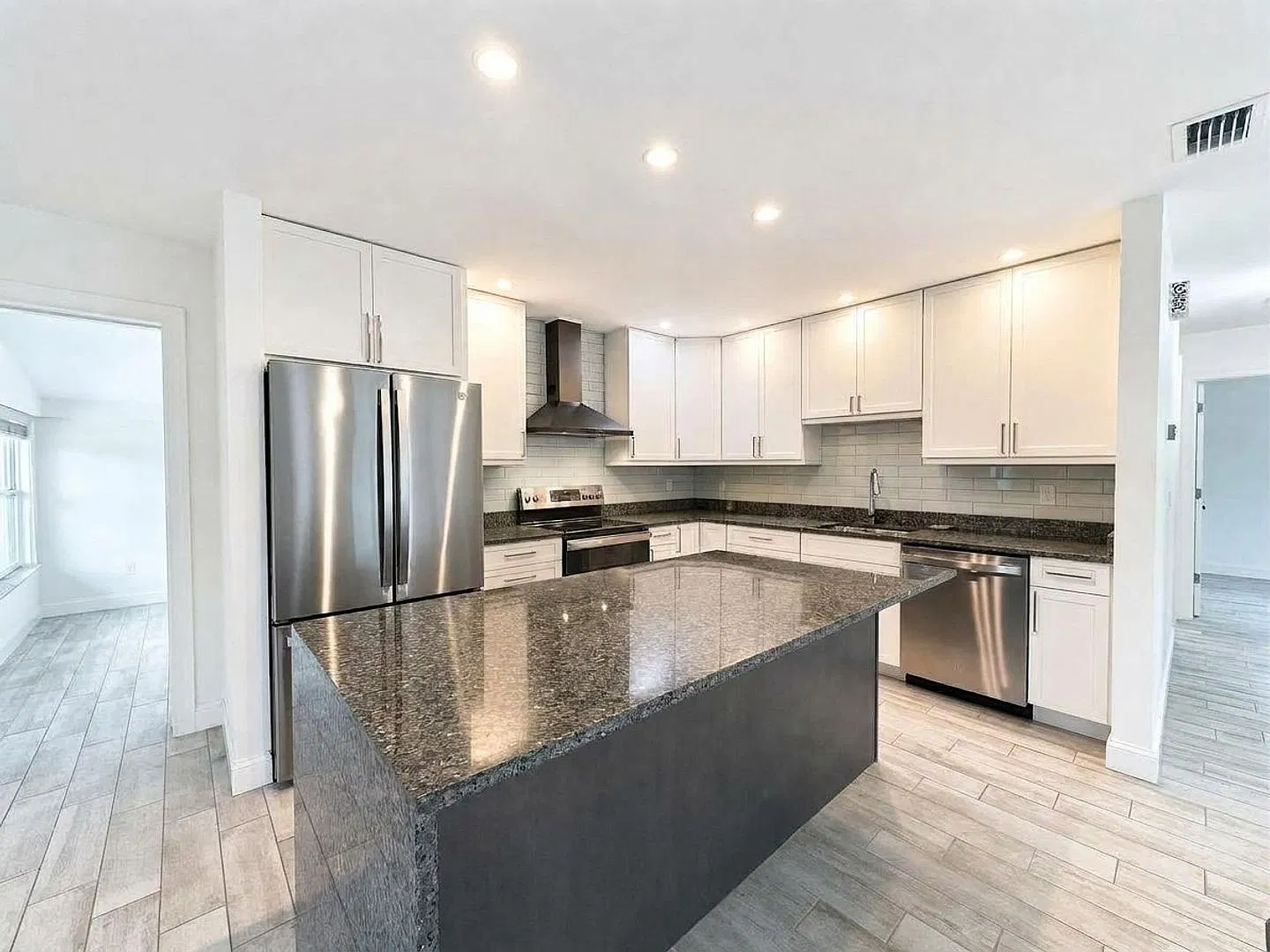 Exceptional Naples Park Single Family home, just minutes to the beach — Photo 3