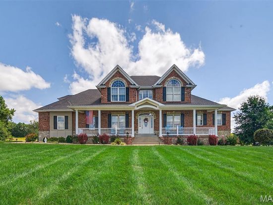 18 Gallant Fox Dr, Troy, MO 63379