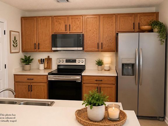5th image of 384 Gardners Cir