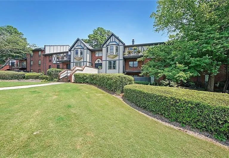 6851 Roswell Rd #O3 — Photo 3