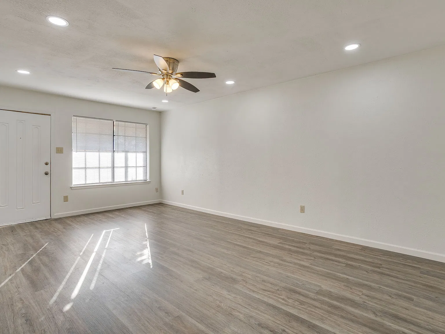 2 bed, 1116 sqft, $1,400 — Photo 2