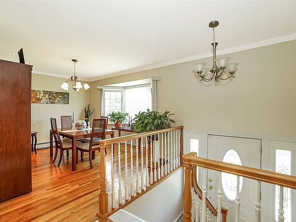4th image of 13 Carnegie Dr
