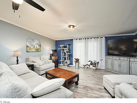 2nd image of 4883 Valley Hills Dr