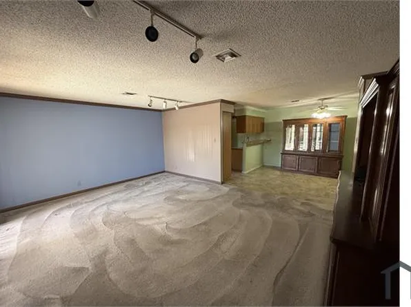 6187 Fairbanks Rd, Las Vegas, NV 89103