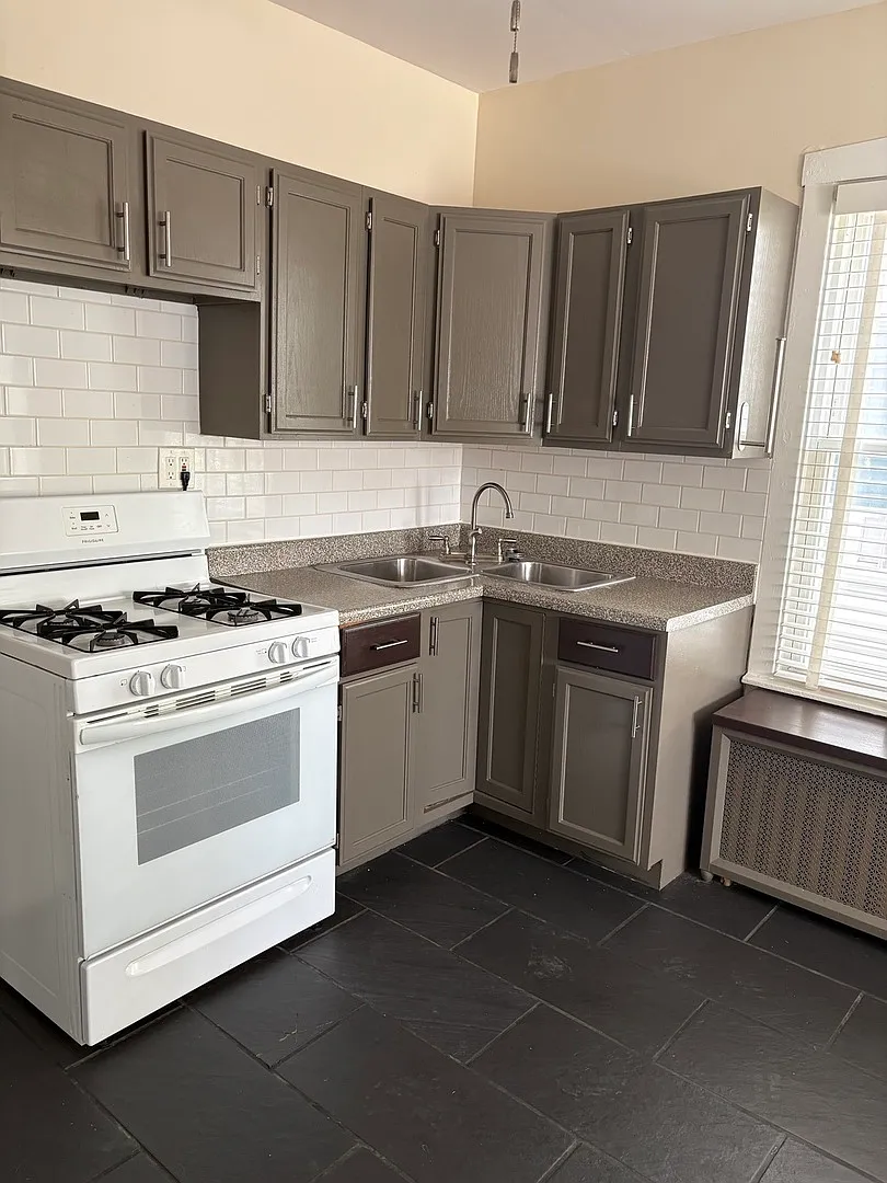 2 bed, 1200 sqft, $1,700 — Photo 2