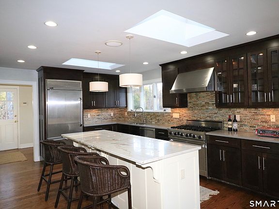 4th image of 950 Rock Rimmon Rd