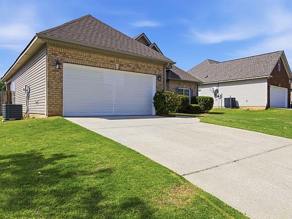 3rd image of 576 Bentmoor Dr