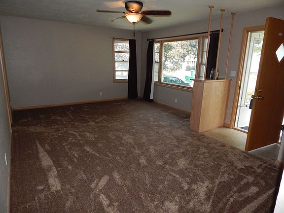 Livingroom w Picture Window