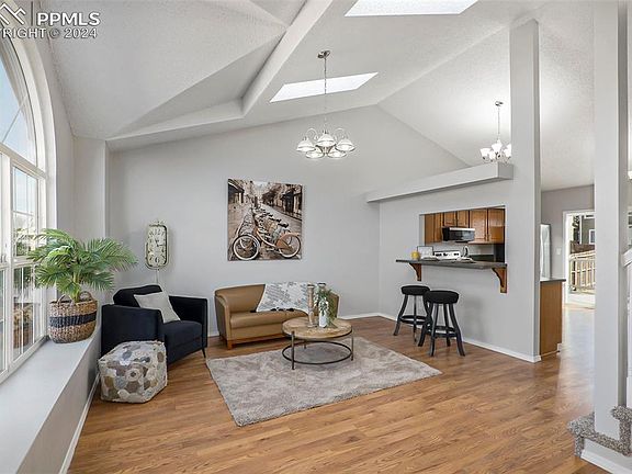 5th image of 7925 Chancellor Dr
