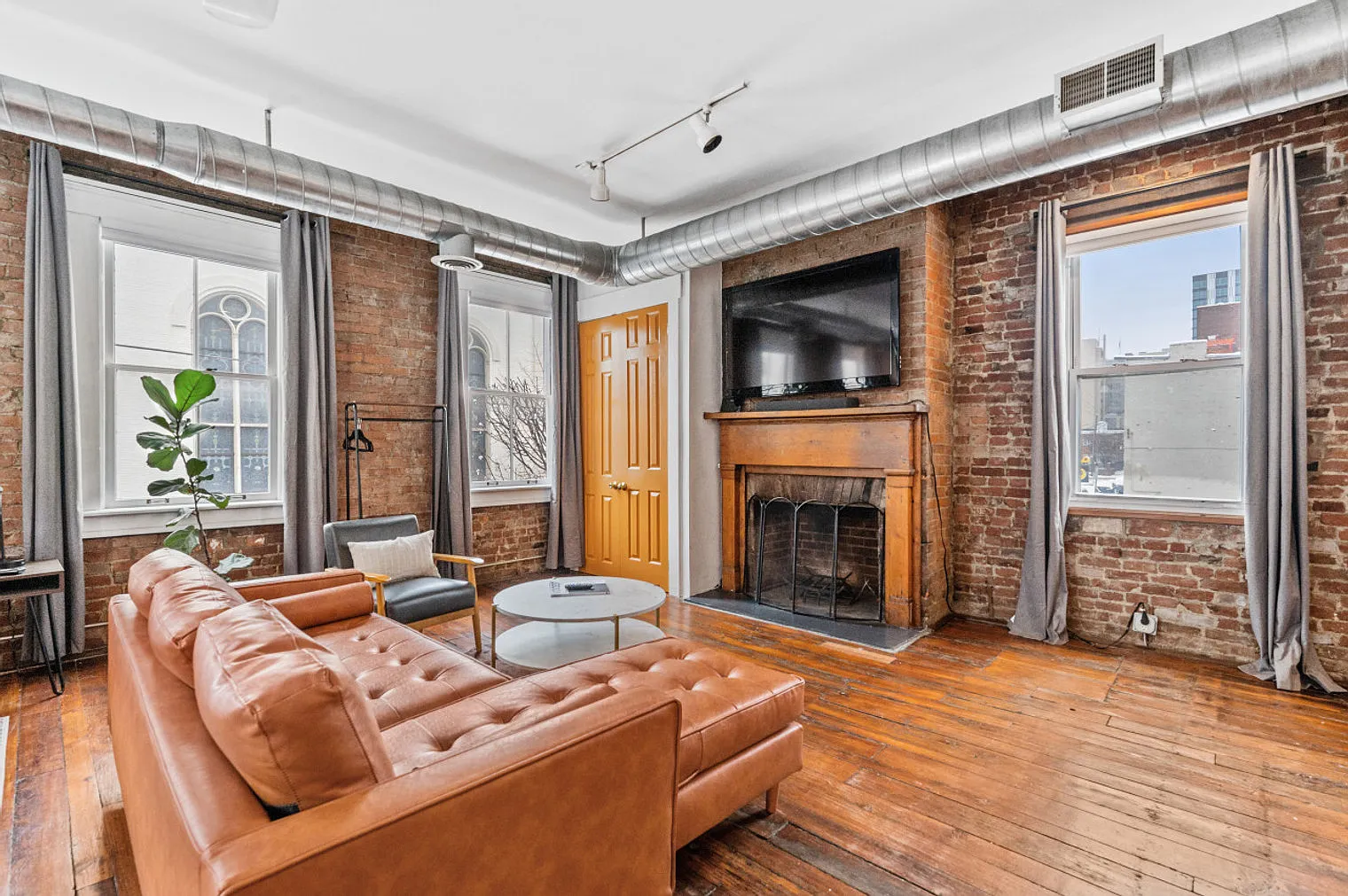 1 bed, 1.0 bath, 710 sqft, $2,097 — Photo 1