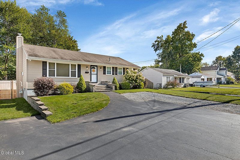 2nd image of 270 Daniels Avenue