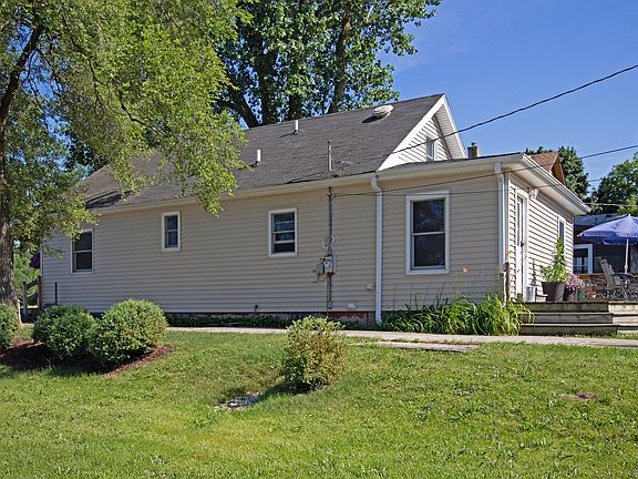 4th image of 2300 Lewis Ave