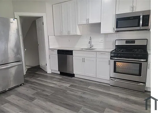 4 bed, 1304 sqft, $2,700 — Photo 1
