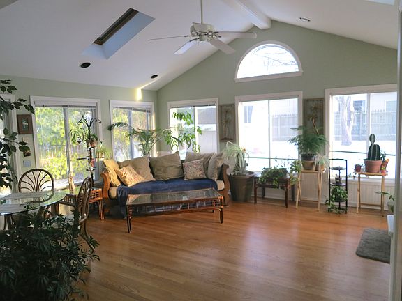 2nd image of 1821 Chandler Ave
