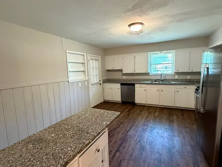 6413 Lambeth Ln — Photo 23