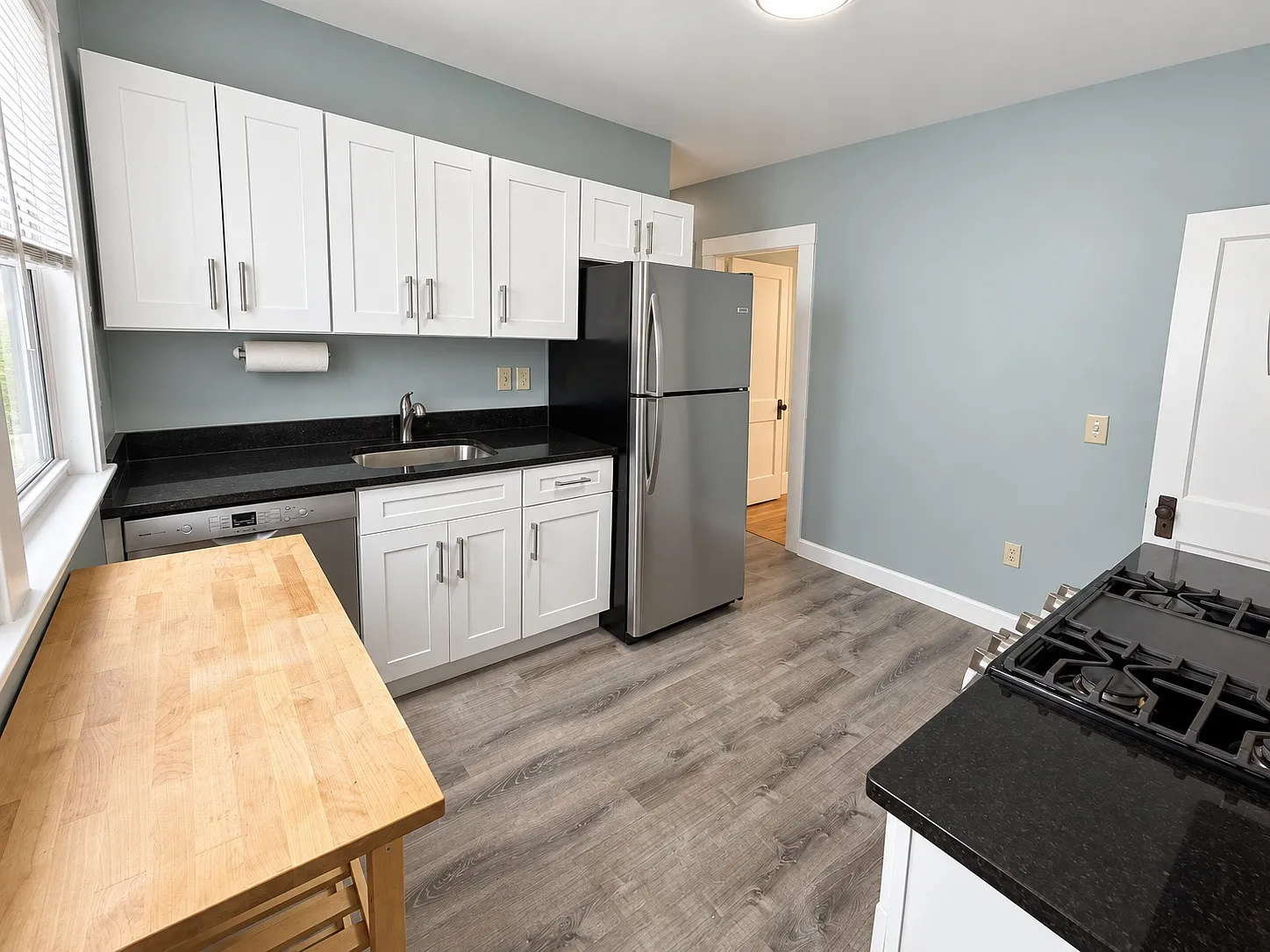 2 bed, 1100 sqft, $3,400 — Photo 2