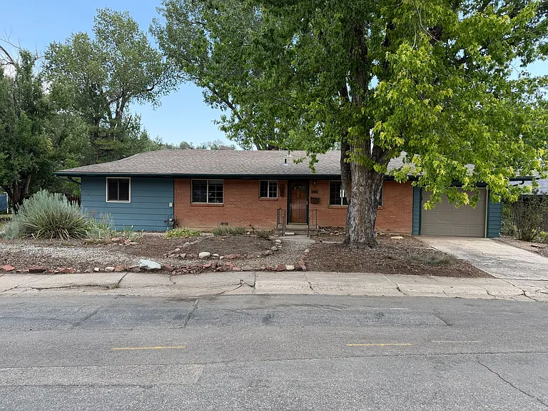 2708 Delwood Ave — Photo 2