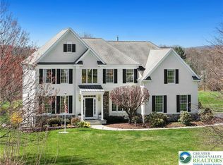 114 Country Side Dr, Kintnersville, PA