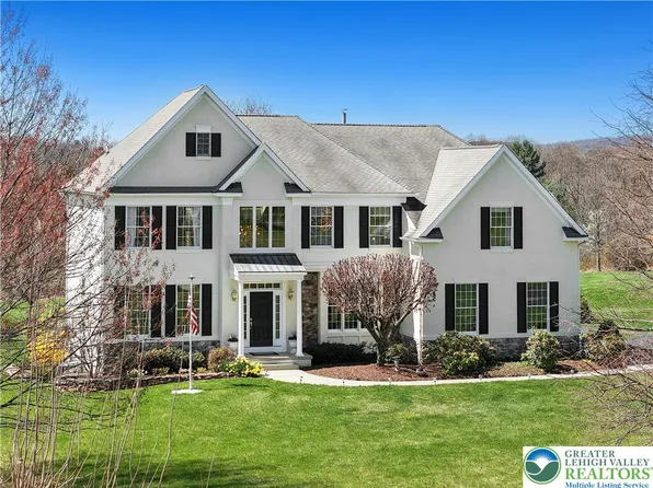 114 Country Side Dr, Kintnersville, PA 18930