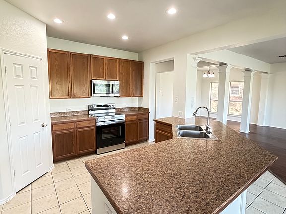 3rd image of 9004 Brook Hill Ln