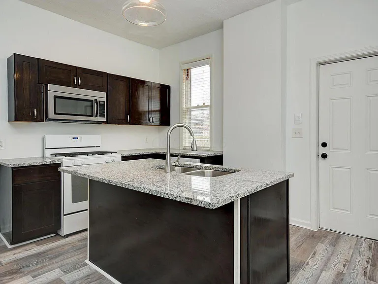 683 S Champion Ave #683 — Photo 11