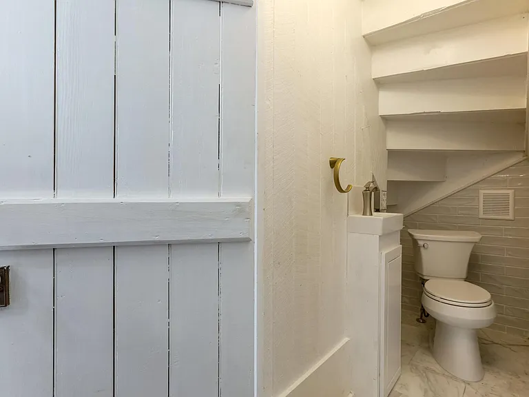 Downstairs half bathroom/WC and sink