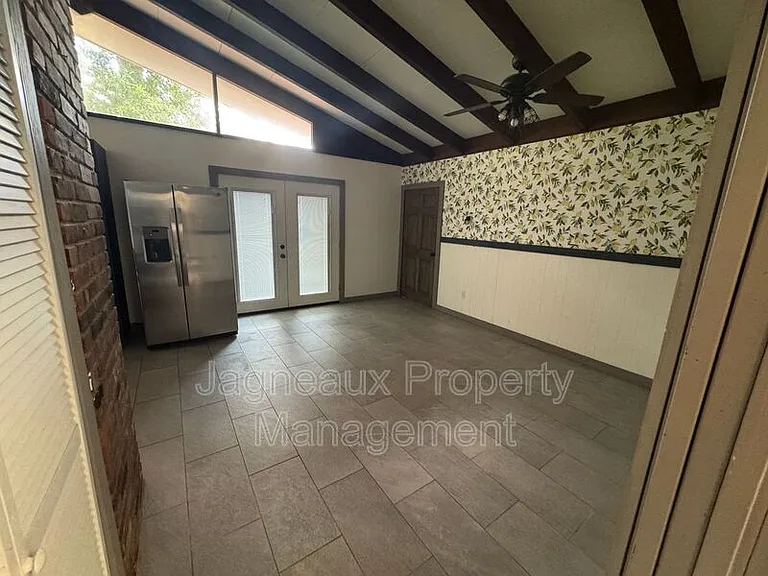 307 Allison Ln — Photo 11