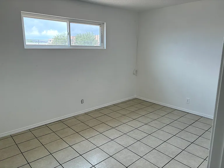 2208 Alamogordo Dr NW — Photo 8