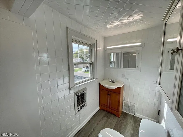844 Cordova Ave — Photo 9