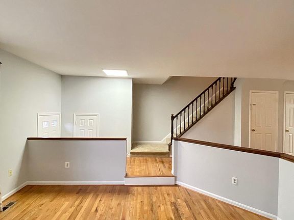 4th image of 2868 Kelly Sq