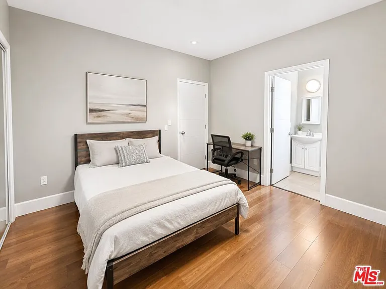 1212 W 37th Dr #2 — Photo 8