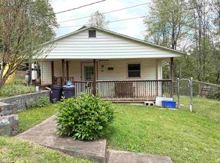 128 1/2 Valley St, Salem, WV 26426