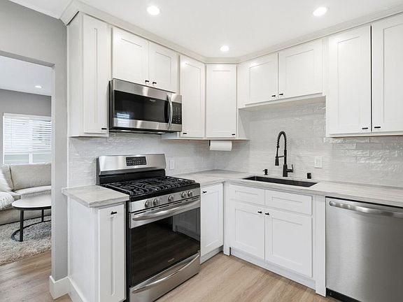 3rd image of 80 Wright Ave