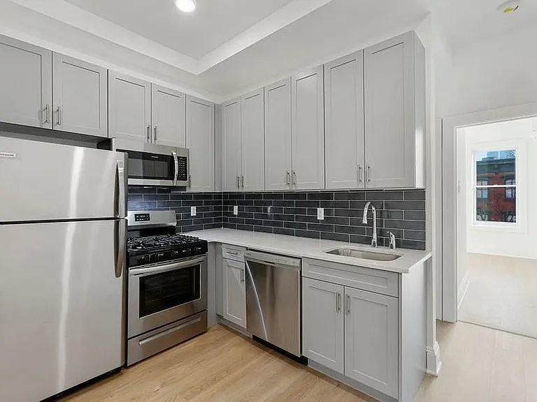 244 2nd St #3L — Photo 3