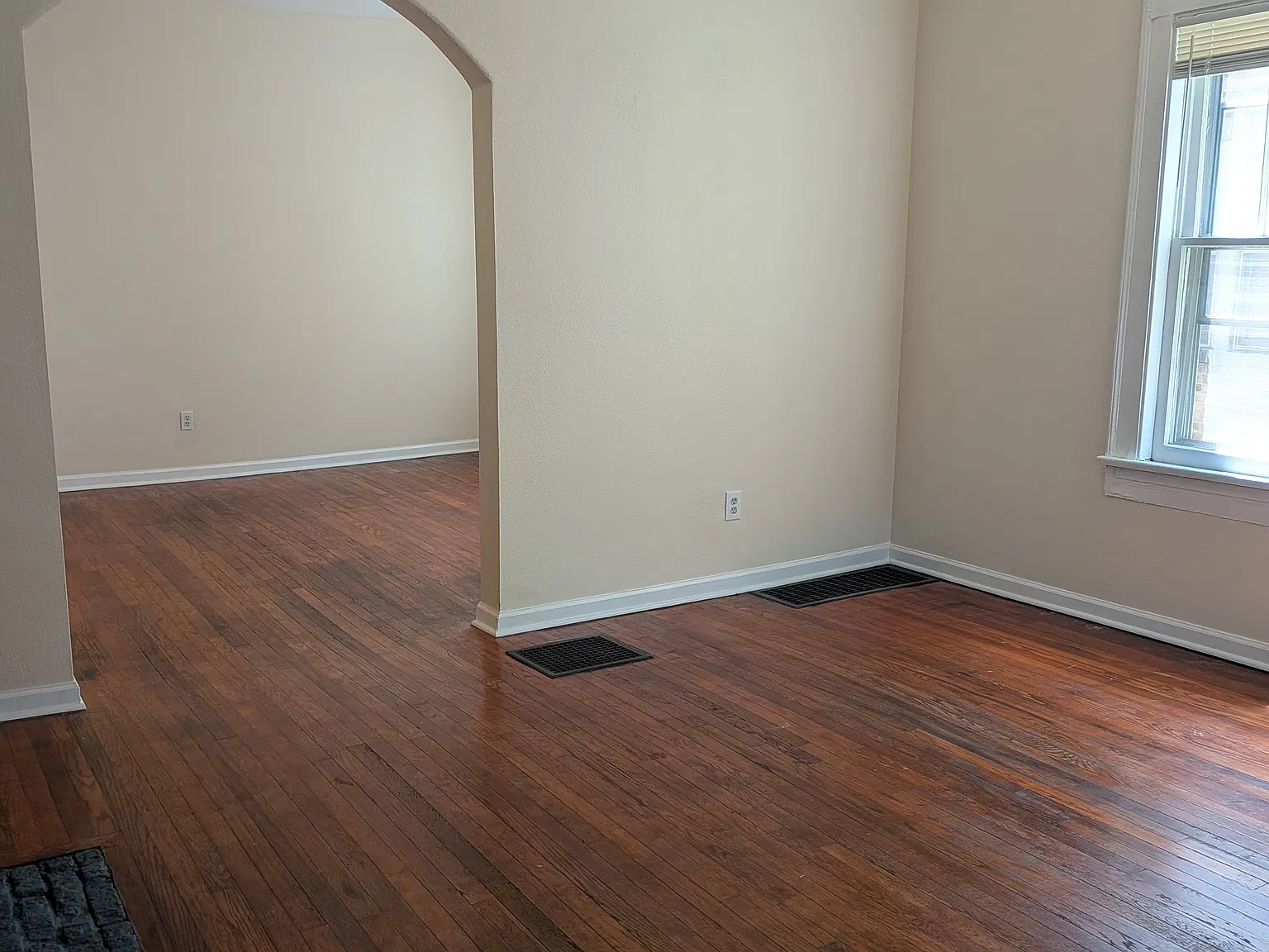 3 bed, 1400 sqft, $1,700 — Photo 2