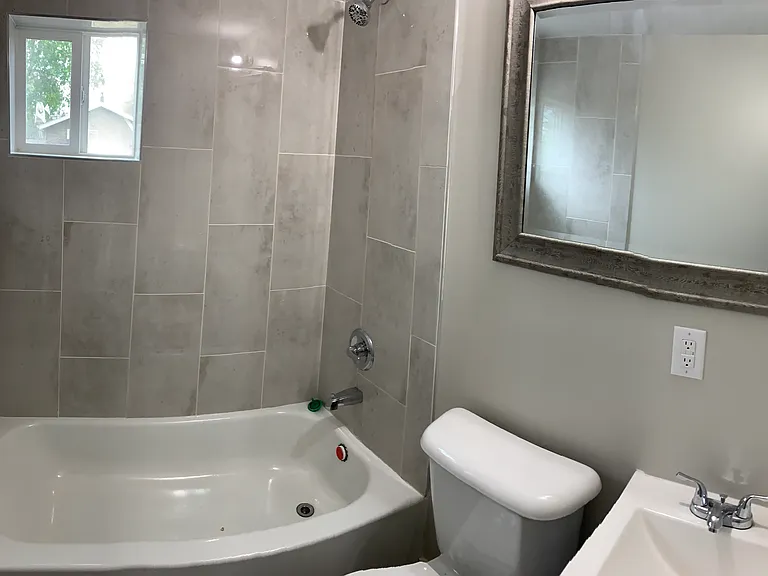 194-196 Schultz Ave #194 — Photo 6