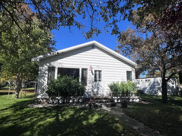 216 2nd St SE, Sebeka, MN 56477