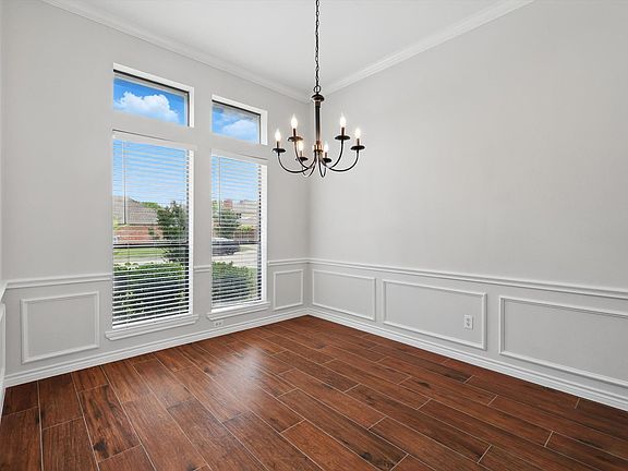 3rd image of 501 Meadowood Ln
