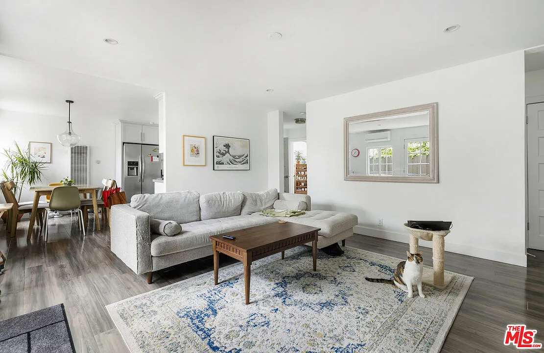 3 bed, 1150 sqft, $4,200 — Photo 3