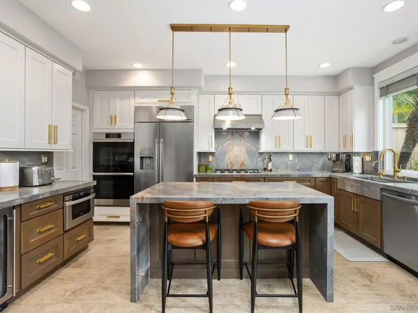 1217 Belleflower Rd, Carlsbad, CA 92011