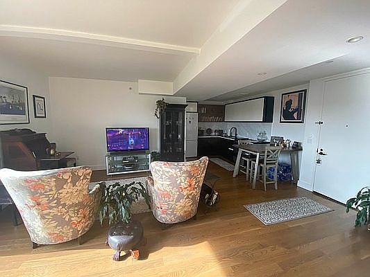 5th image of 714 E 7th St #8G