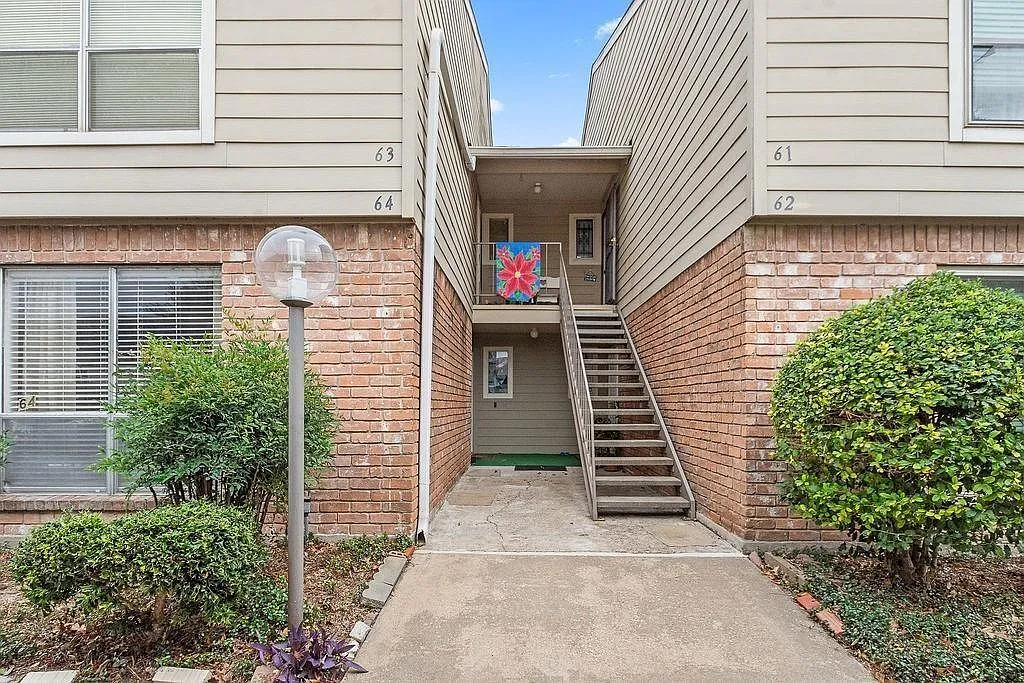 2 bed, 2.0 bath, 1298 sqft, $1,800 — Photo 1
