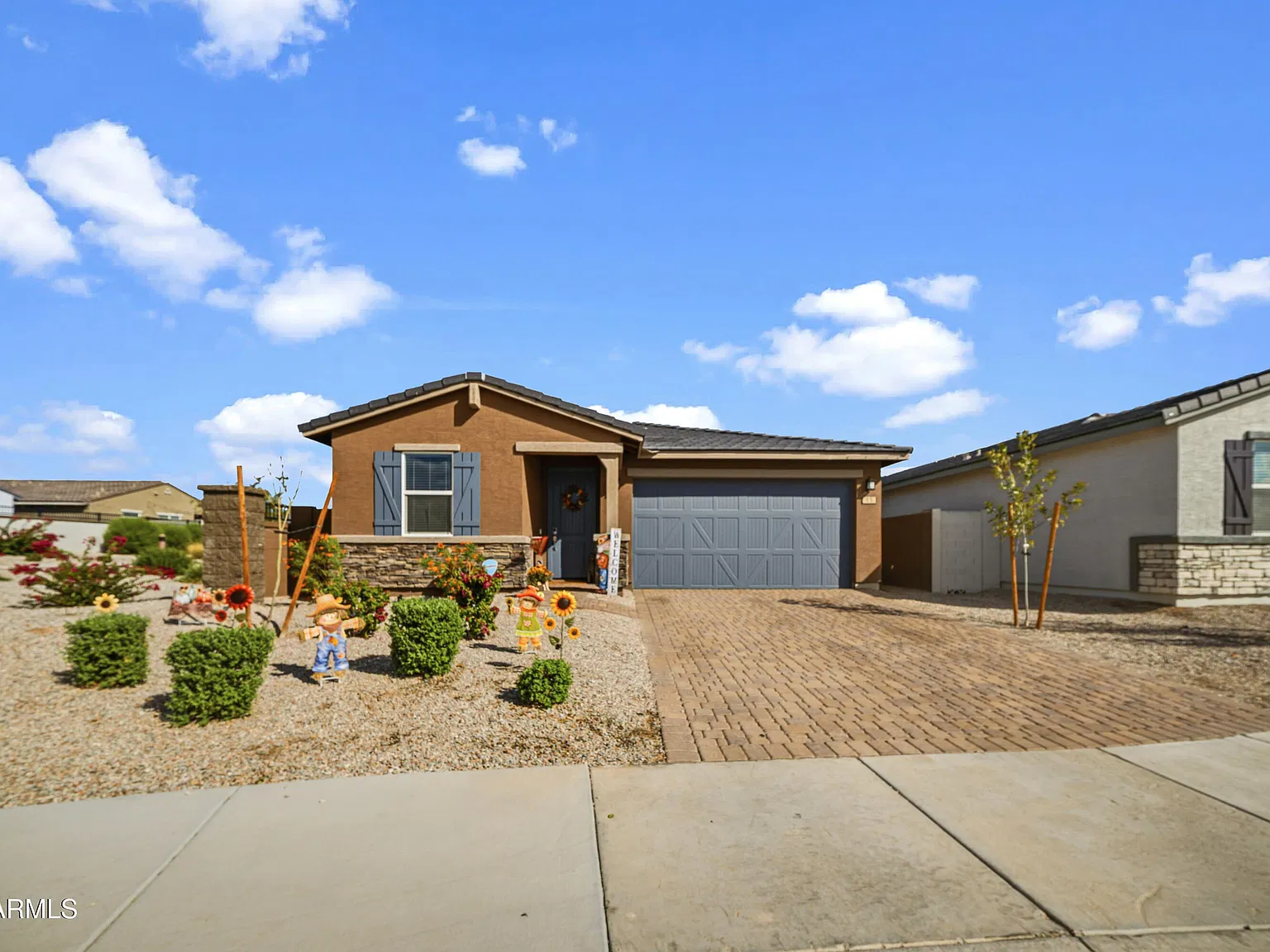 4 bed, 3.0 bath, 2049 sqft, $2,500 — Photo 1