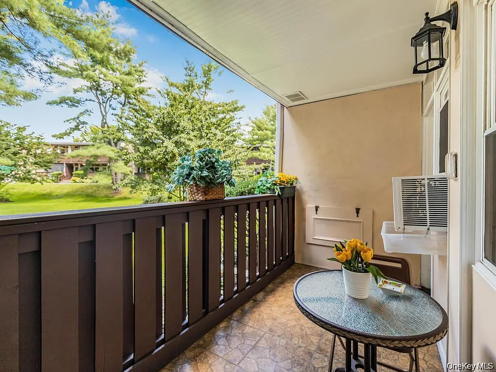 1 bed, 1.0 bath, 950 sqft, $3,200 — Photo 1