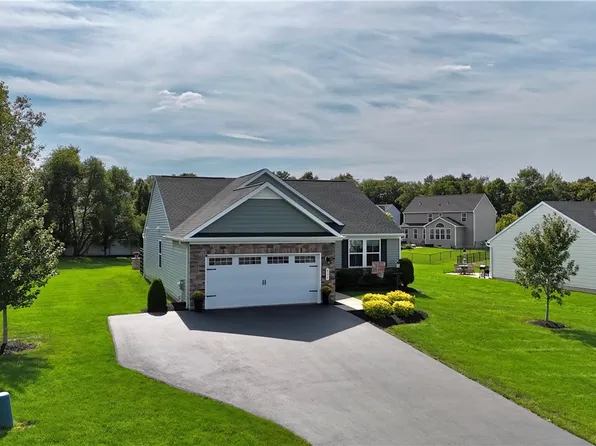 6175 Omega Dr, Farmington, NY 14425