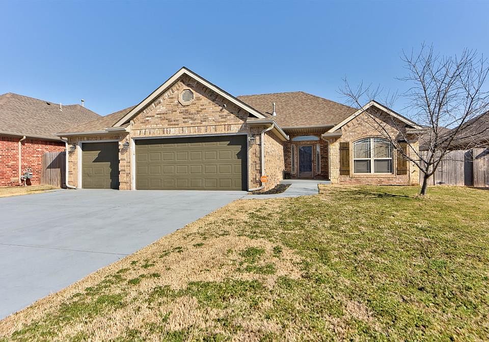 1st image of 539 W Chickasaw Court Way