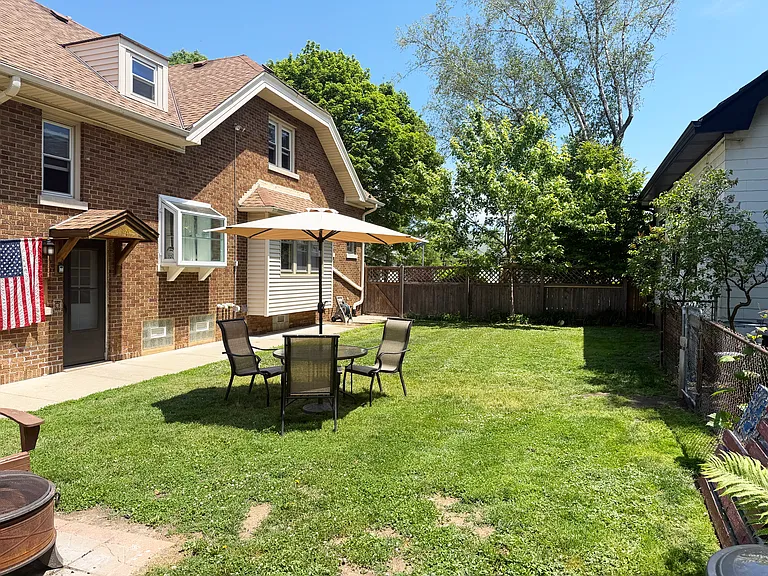 3149 S Hanson Ave #LOWER — Photo 24