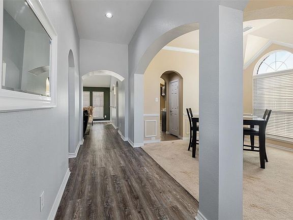 4th image of 711 Clement Dr